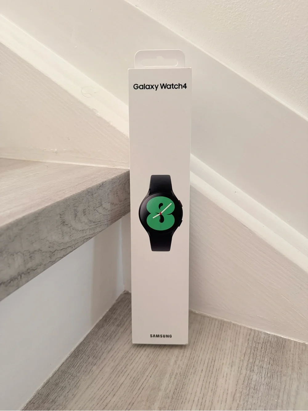 Samsung Galaxy Watch4 Smartwatch - Black with Green Dial